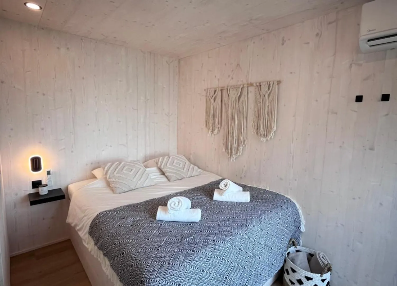 10Gardens Premium Mobile Homes With Private Jacuzzi & Sauna By Oiko Collection Privlaka  Casa de Férias